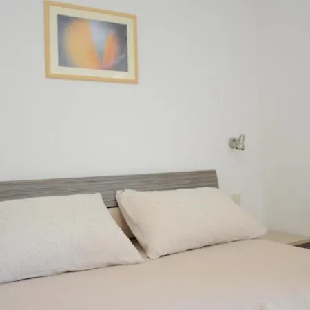 Rina Apartman Ražanac