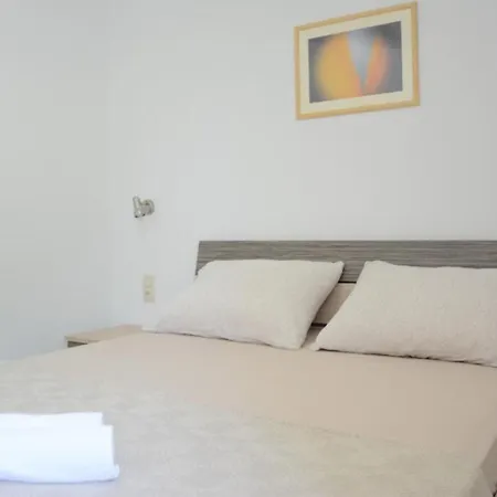 Rina Apartman Ražanac